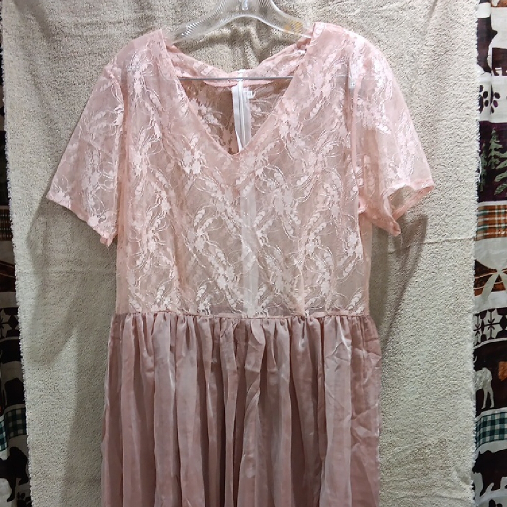 Elegant Pink Lace Midi Dress